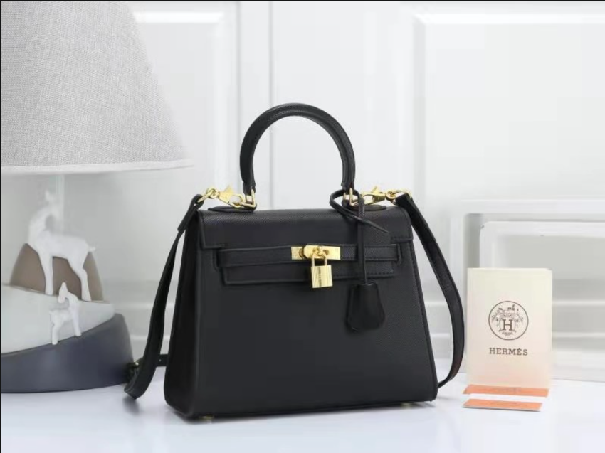 Hermès Kelly Sellier Handbag with Gold Hardware