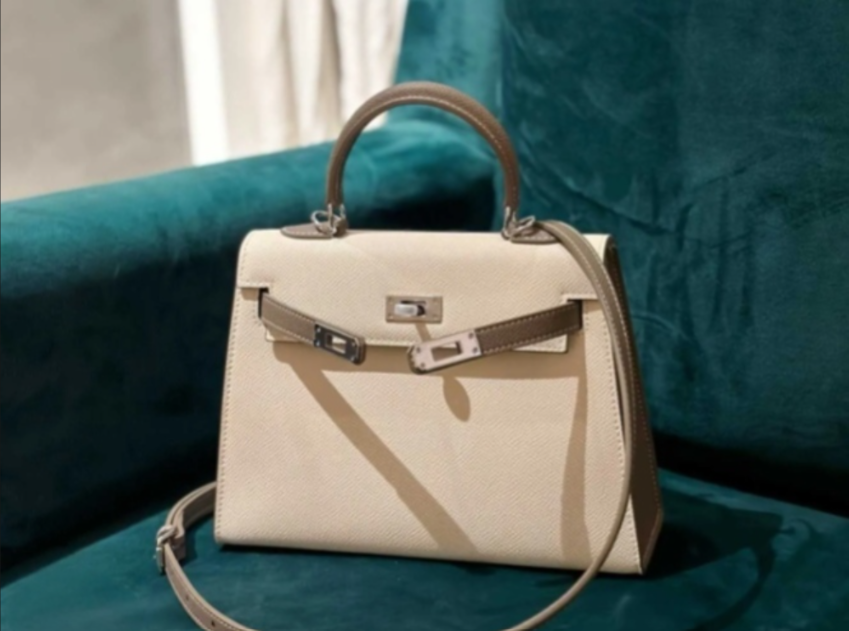 Hermès Kelly Sellier Handbag with Gold Hardware