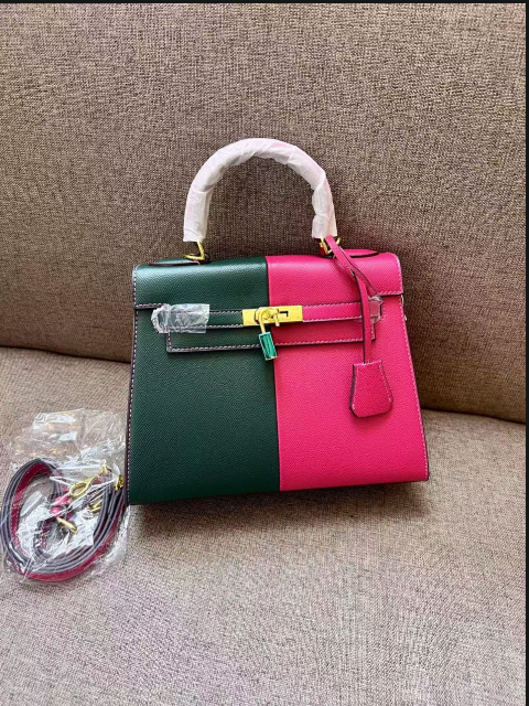 Hermès Kelly Sellier Handbag with Gold Hardware