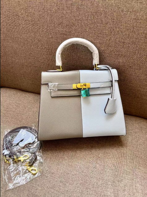 Hermès Kelly Sellier Handbag with Gold Hardware