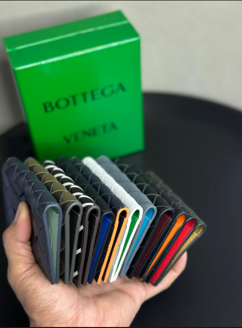 Bottega Veneta Intrecciato Leather Bi-Fold Card Case