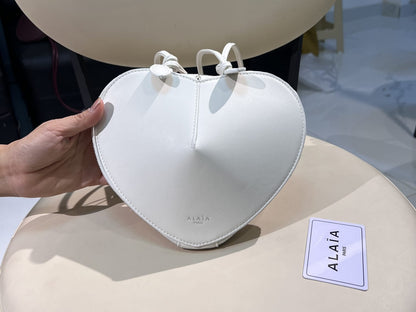 Heart-shaped Shoulder Bag