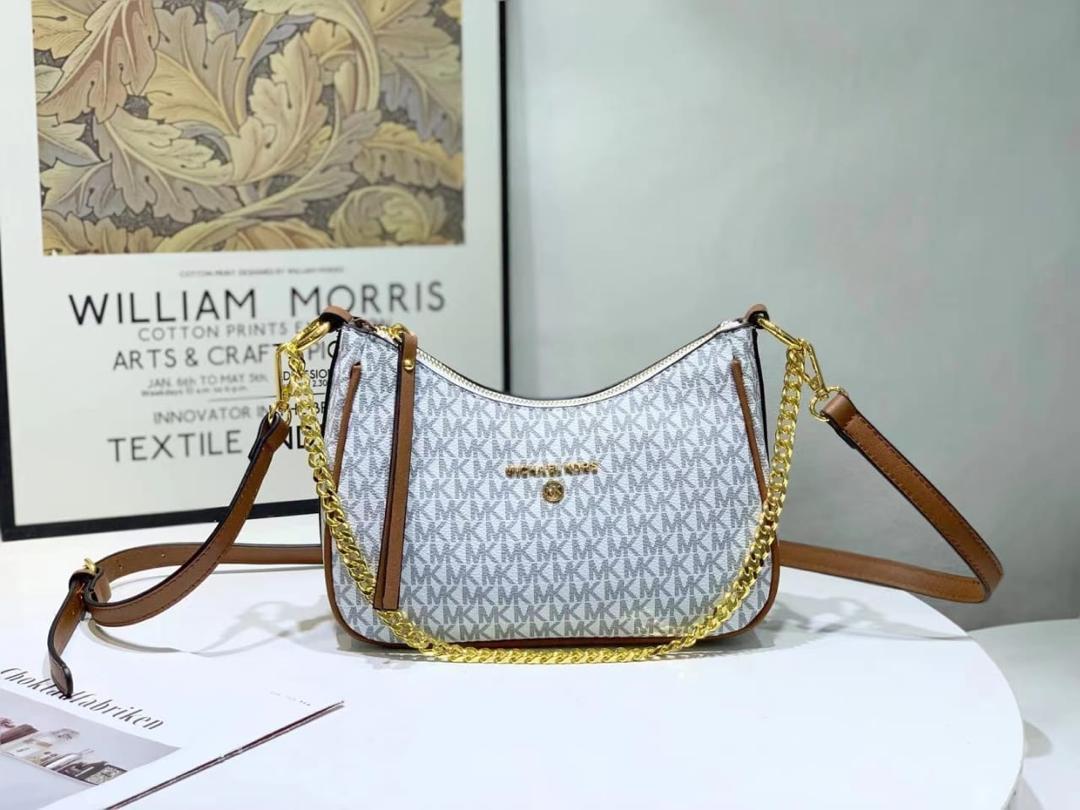 Michael Kors Jet Set Charm Shoulder Bag